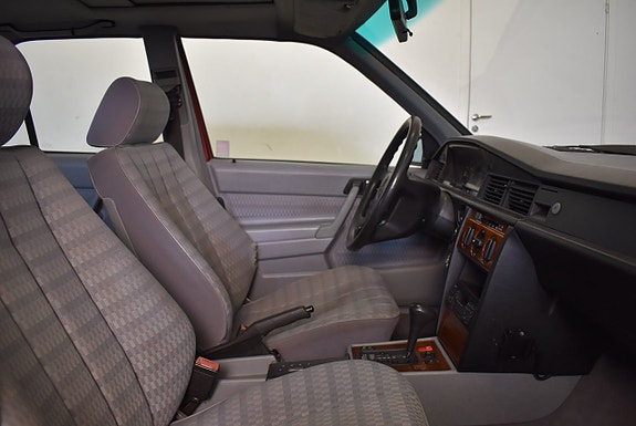 Mercedes-Benz 190 E 13 of 20
