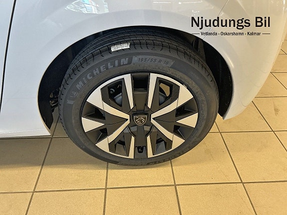 Peugeot 208 5 of 9