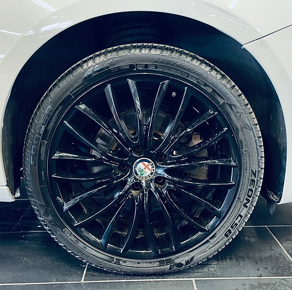 Alfa Romeo Giulietta 16 of 16