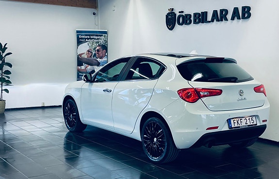 Alfa Romeo Giulietta 3 of 16