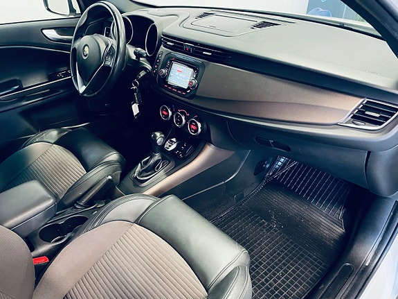 Alfa Romeo Giulietta 7 of 16