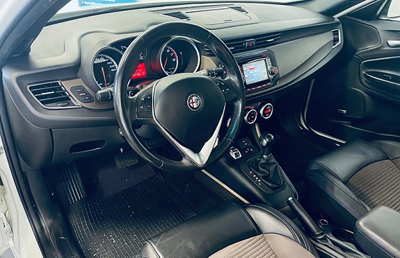 Alfa Romeo Giulietta 6 of 16