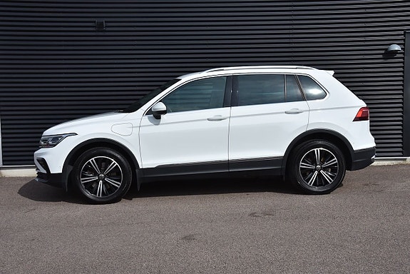 Volkswagen Tiguan 3 of 20
