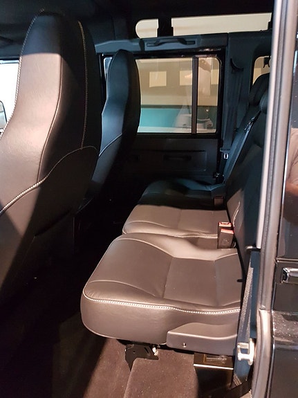 Land Rover Defender 110 15 of 22