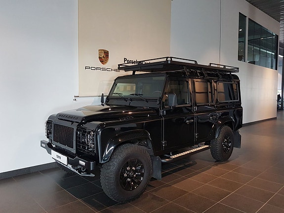 Land Rover Defender 110 2 of 5