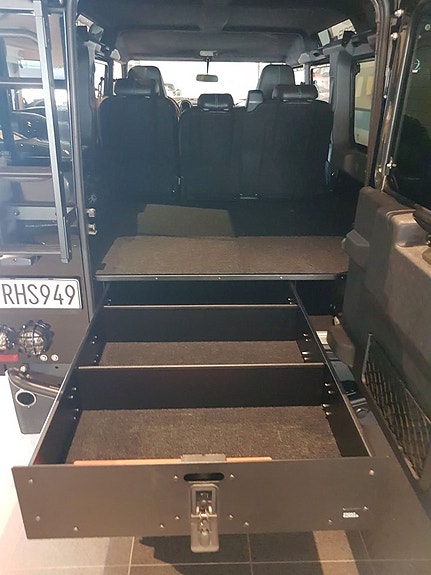 Land Rover Defender 110 21 of 22