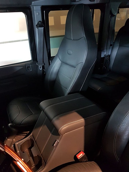 Land Rover Defender 110 11 of 22