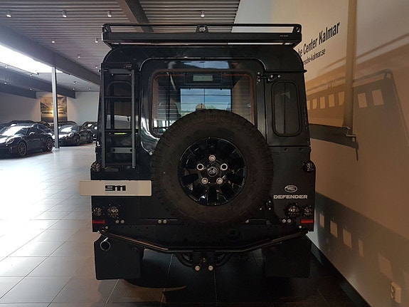Land Rover Defender 110 5 of 5