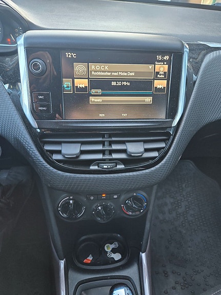 Peugeot 2008 28 of 30