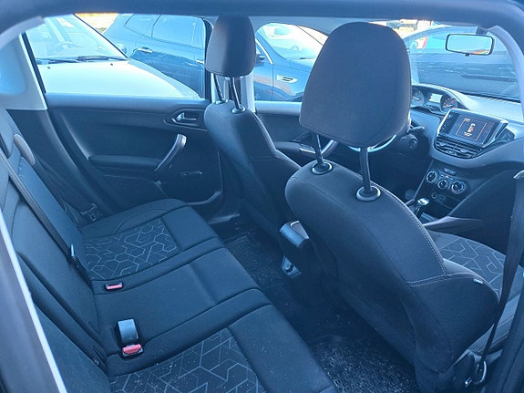 Peugeot 2008 25 of 30