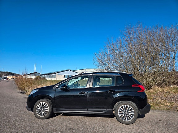 Peugeot 2008 2 of 5