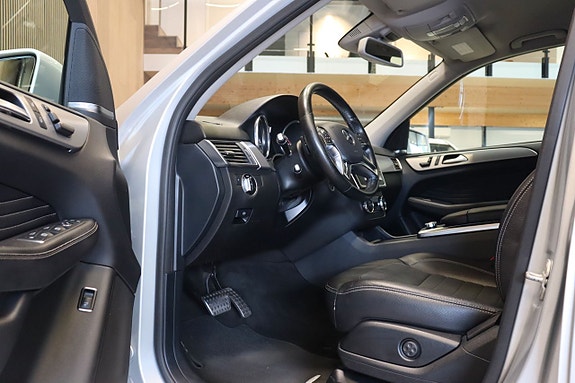 Mercedes-Benz ML350 7 of 12