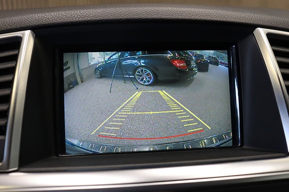 Mercedes-Benz ML350 12 of 12