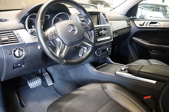 Mercedes-Benz ML350 6 of 12