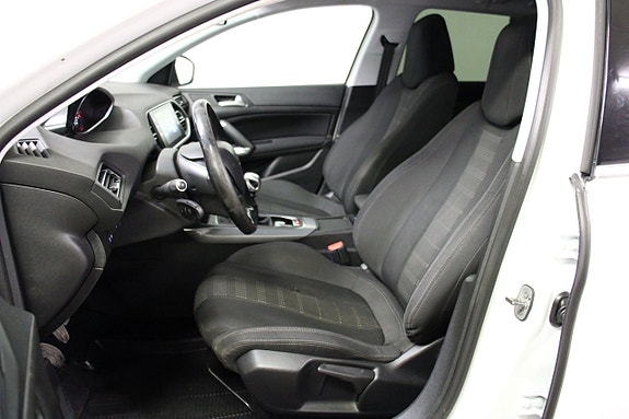 Peugeot 308 8 of 16