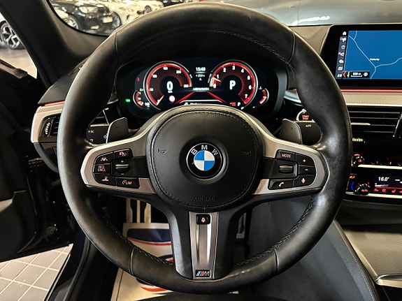 BMW M550i 10 of 30