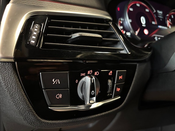 BMW M550i 11 of 30