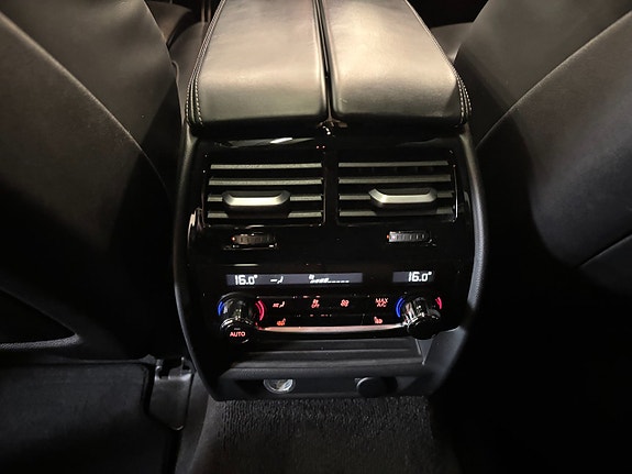 BMW M550i 27 of 30