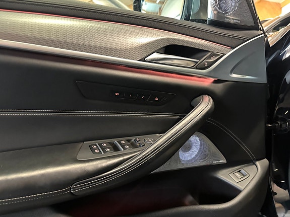 BMW M550i 6 of 30