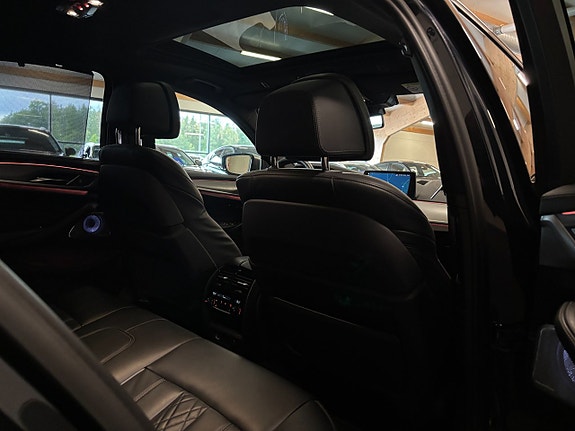 BMW M550i 29 of 30