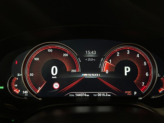 BMW M550i 12 of 30