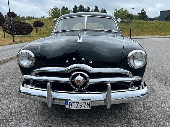 Ford Custom 2 of 5