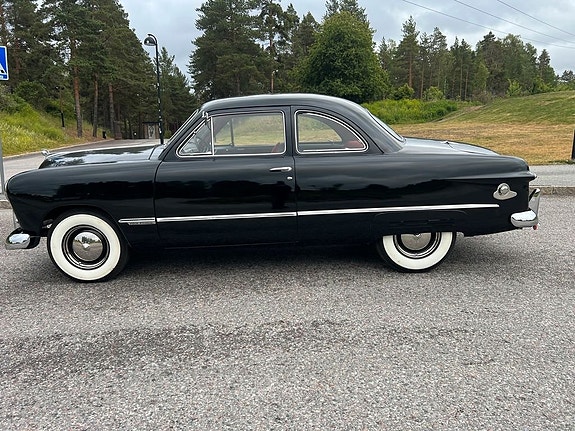 Ford Custom 3 of 5