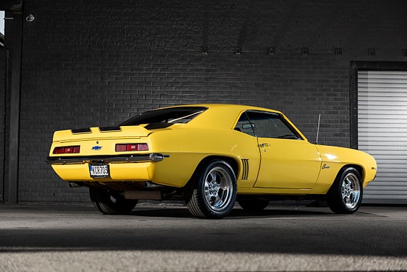 Chevrolet Camaro 2 of 5