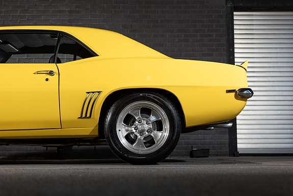 Chevrolet Camaro 11 of 27
