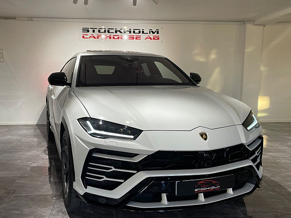 Lamborghini Urus 4 of 5