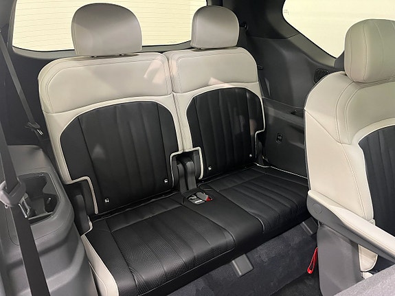 Kia EV9 10 of 23