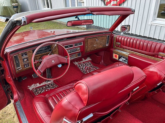 Cadillac Deville 13 of 17