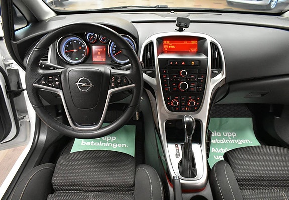 Opel Astra 18 of 24
