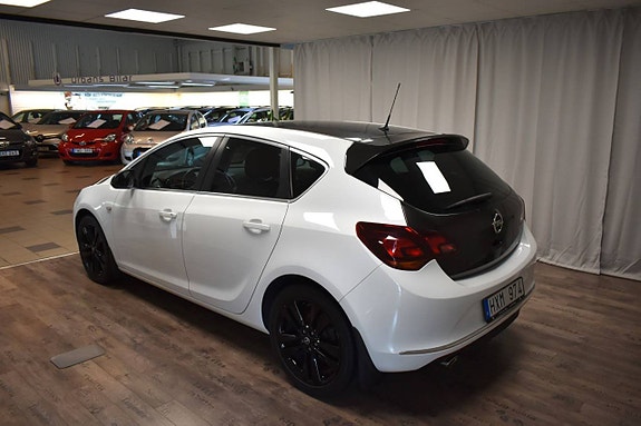 Opel Astra 4 of 5