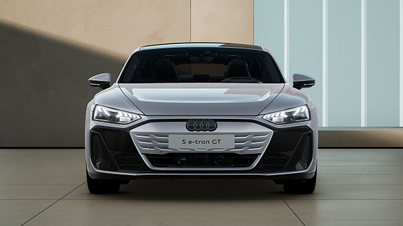 Audi e-tron GT 4 of 12
