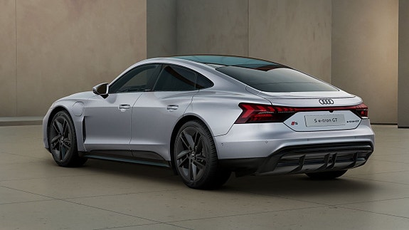 Audi e-tron GT 2 of 12