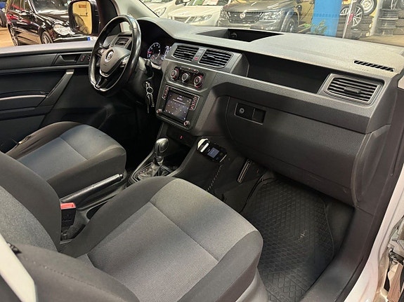 Volkswagen Caddy Maxi 12 of 23