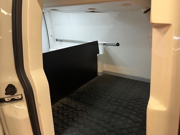 Volkswagen Caddy Maxi 10 of 23