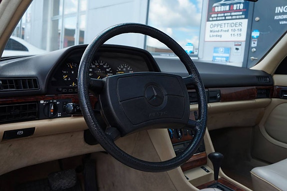 Mercedes-Benz 380 SE 9 of 20