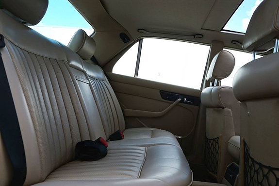 Mercedes-Benz 380 SE 11 of 20