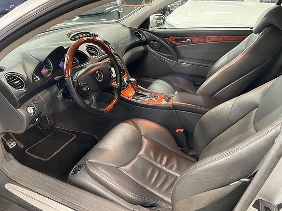 Mercedes-Benz SL500 4 of 5