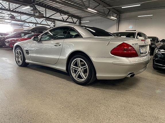 Mercedes-Benz SL500 3 of 5
