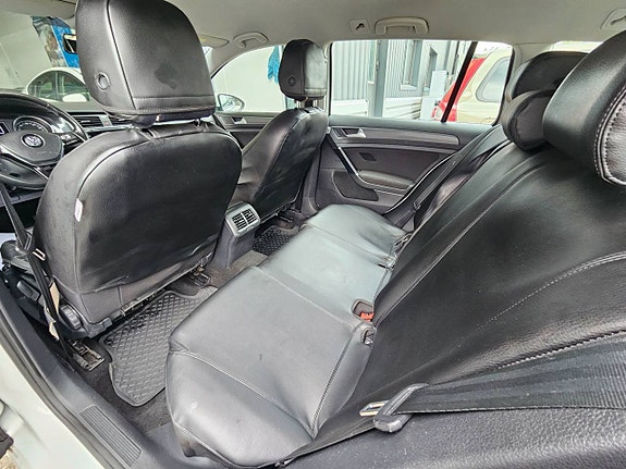 Volkswagen Golf VII 15 of 18