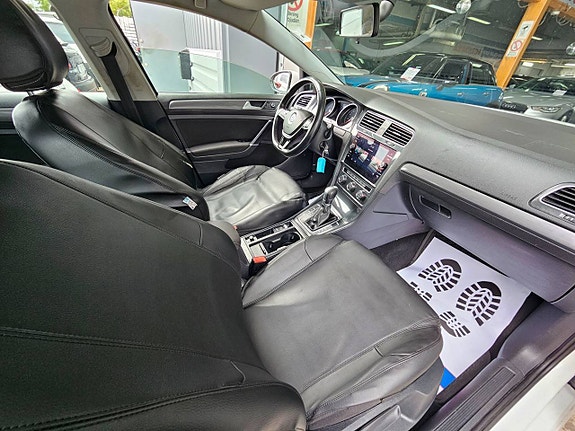 Volkswagen Golf VII 9 of 18