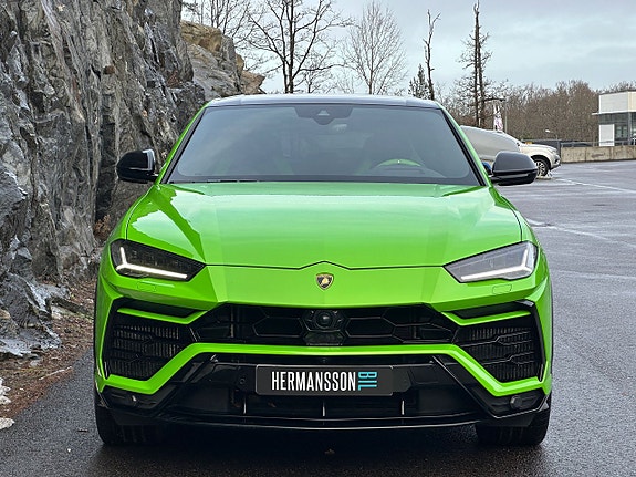 Lamborghini Urus 4 of 5