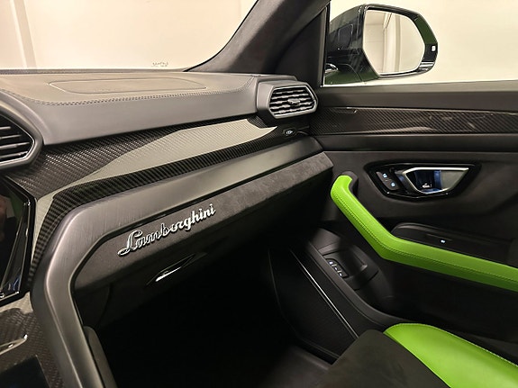 Lamborghini Urus 22 of 27