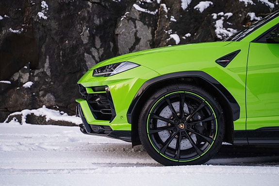 Lamborghini Urus 10 of 27