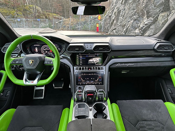 Lamborghini Urus 16 of 27