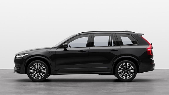 Volvo XC90 2 of 10