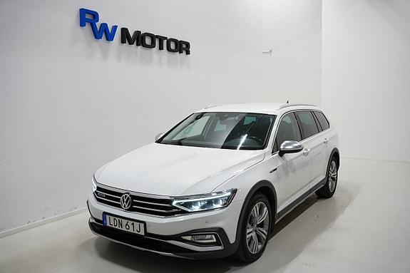 Volkswagen Passat Alltrack 2 of 5